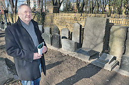 Sammlung von Steindenkmlern auf dem ehemaligen kath. Friedhof in Meseritz 